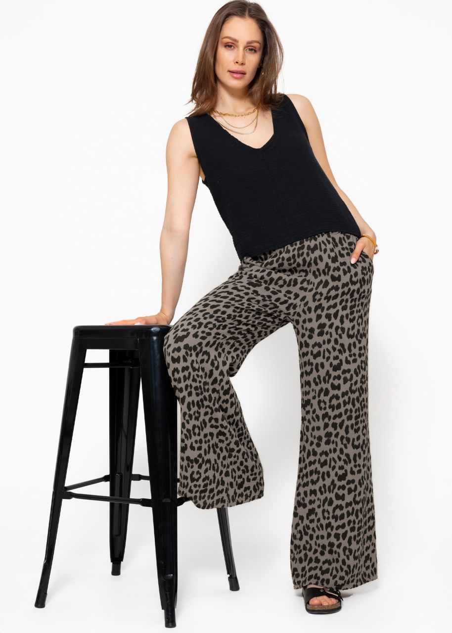 Musselin Pants mit weitem Bein in Leo-Print - taupe