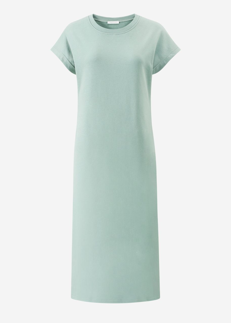 Schweres Sweatkleid mit Schlitz - salbeigrün