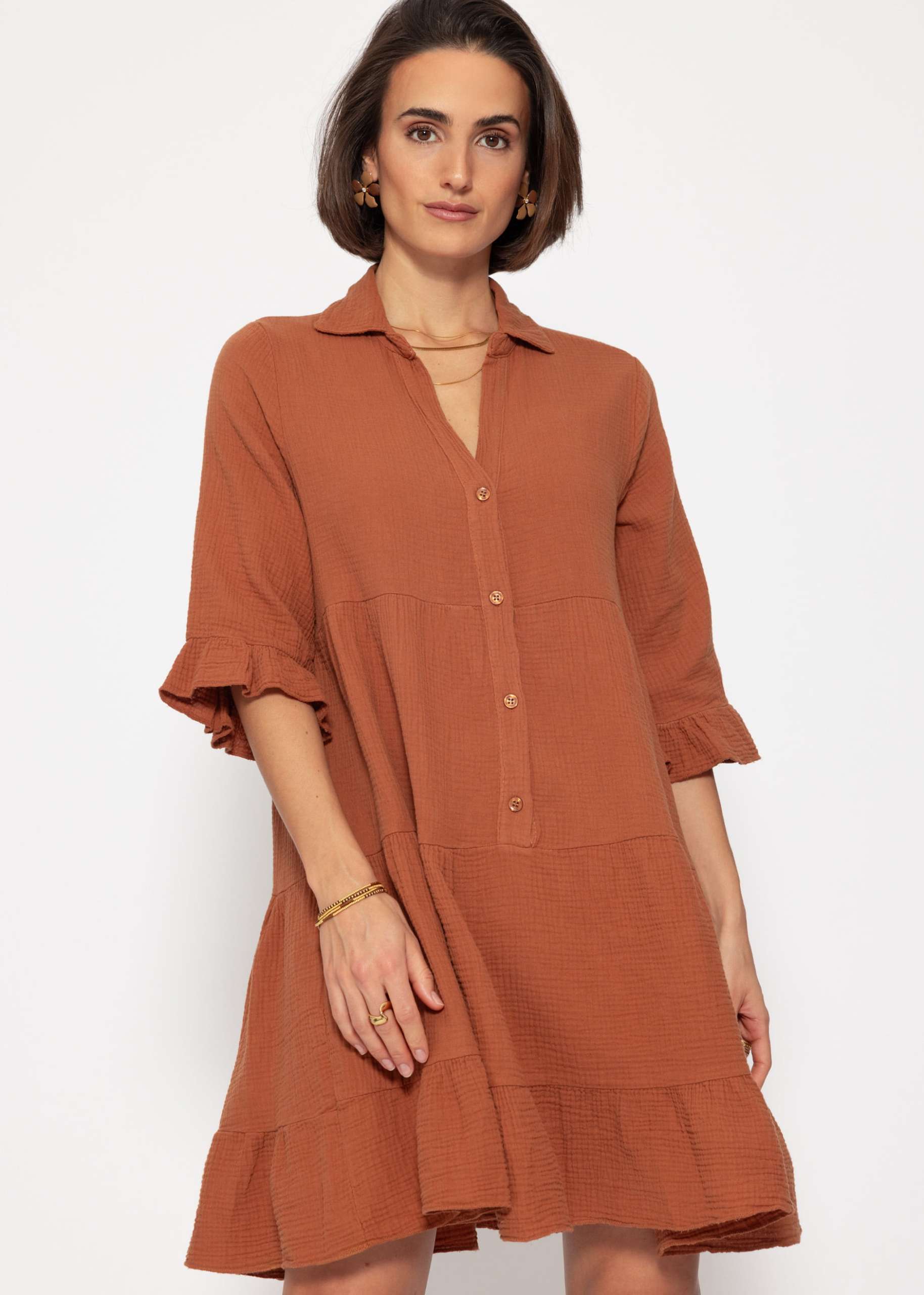 Musselin Kleid mit Volants - cognac