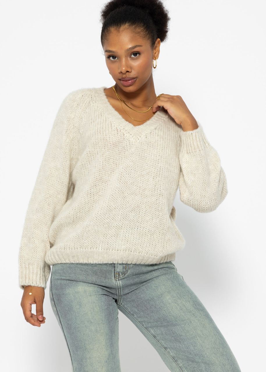 Klassischer Strickpullover mit V-Ausschnitt und Blende - beige