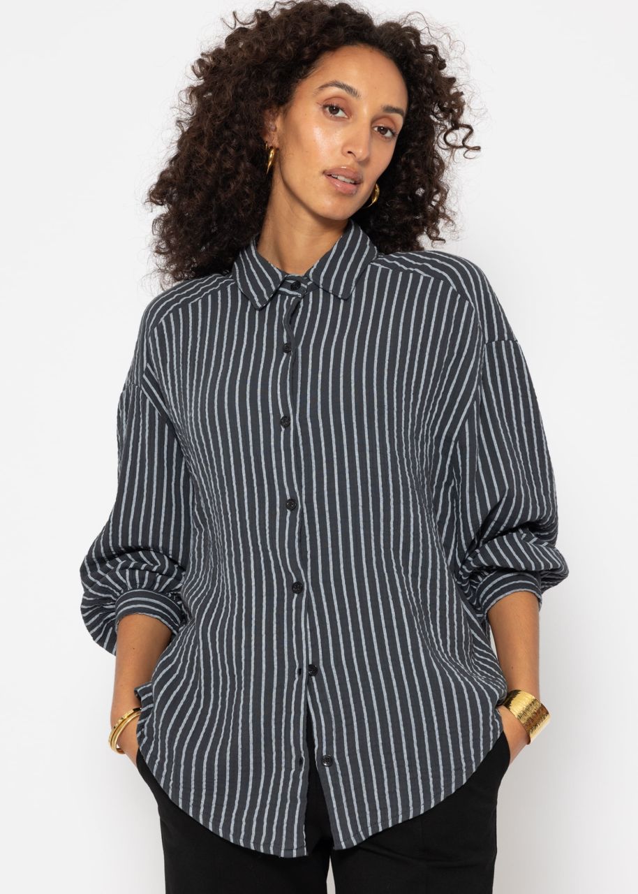 Oversize Musselin Bluse mit hellen Streifen - grau