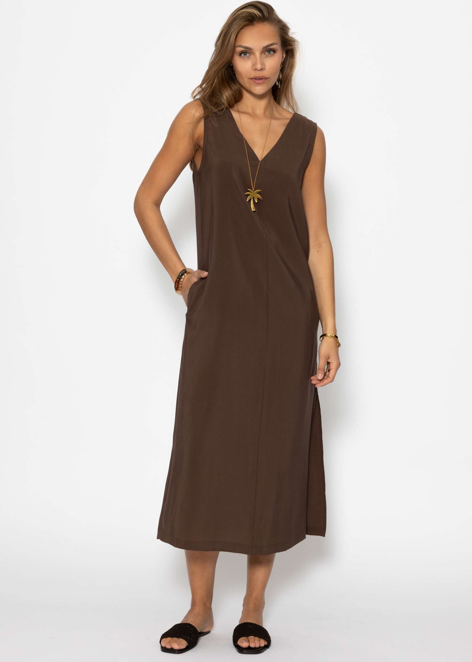 Maxi Kleid mit V-Ausschnitt - braun