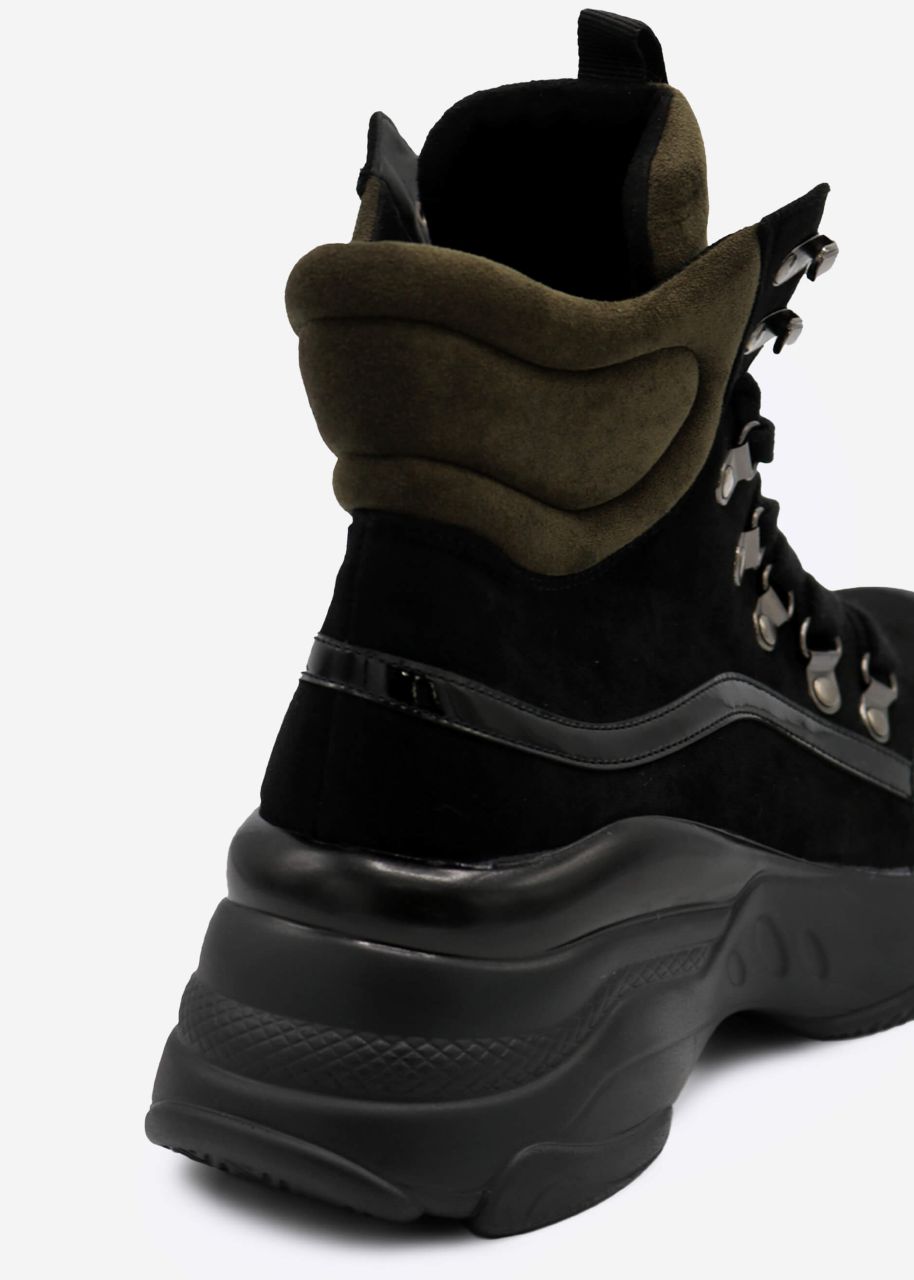 Boots mit khaki Detail, schwarz