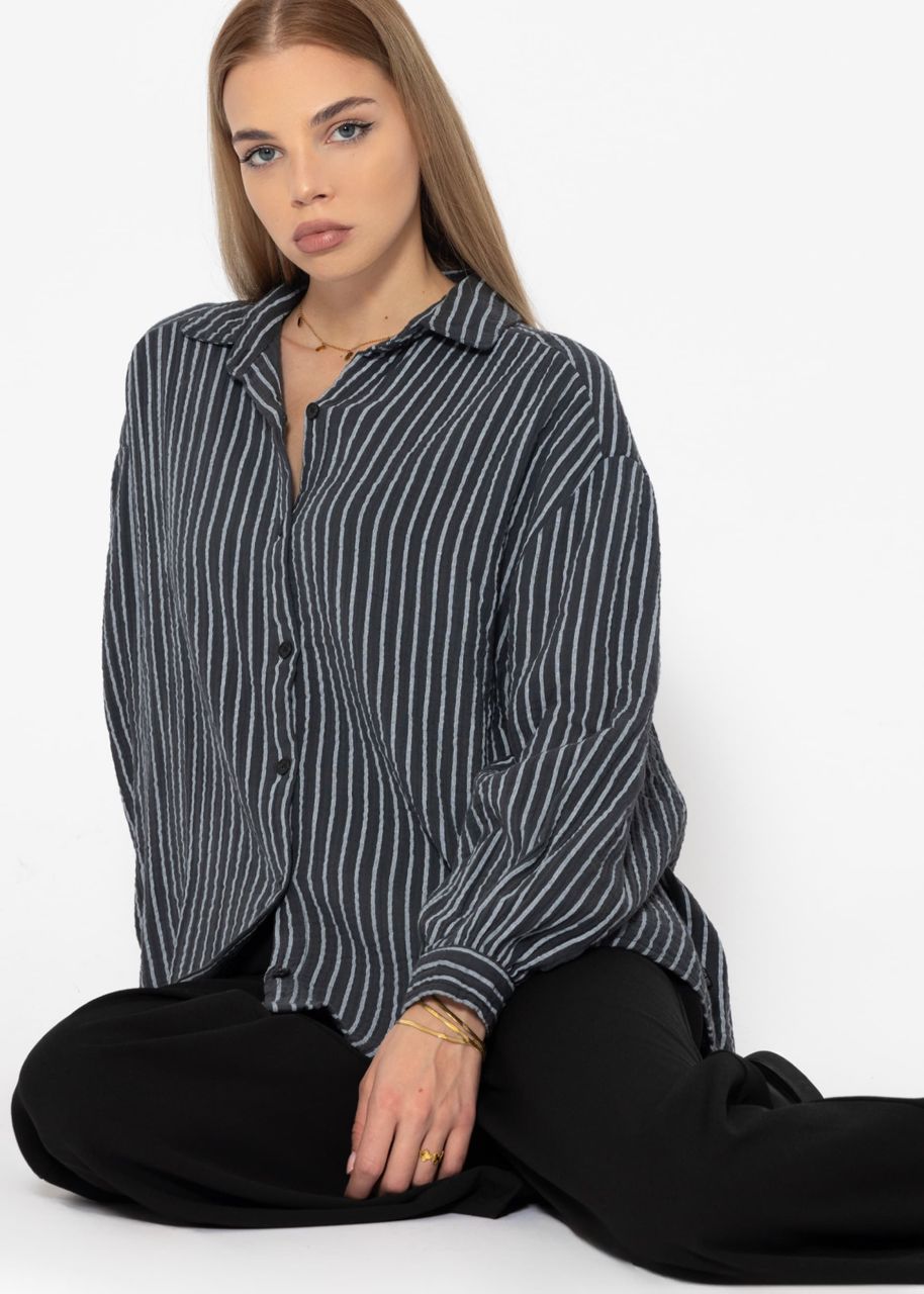 Oversize Musselin Bluse mit hellen Streifen - grau