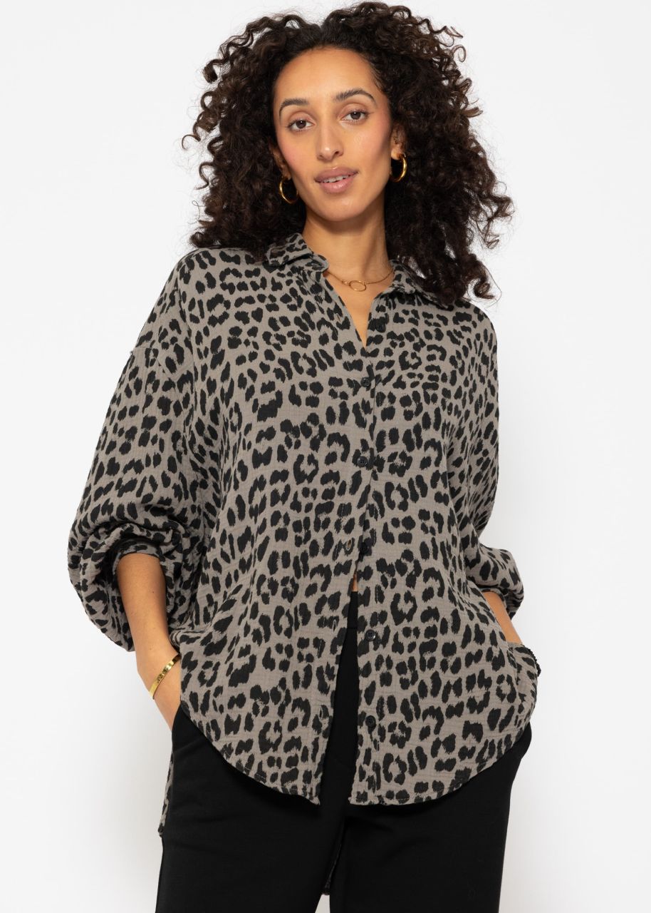 Oversize Musselin Bluse mit Leo-Print - taupe