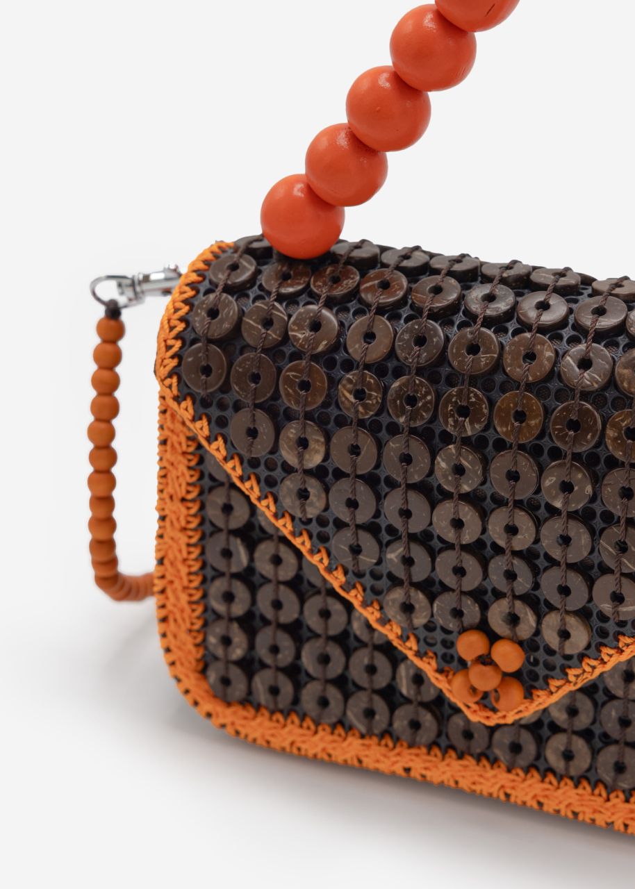 Kleine Tasche mit orangefarbenem Perlen-Henkel - dunkelbraun