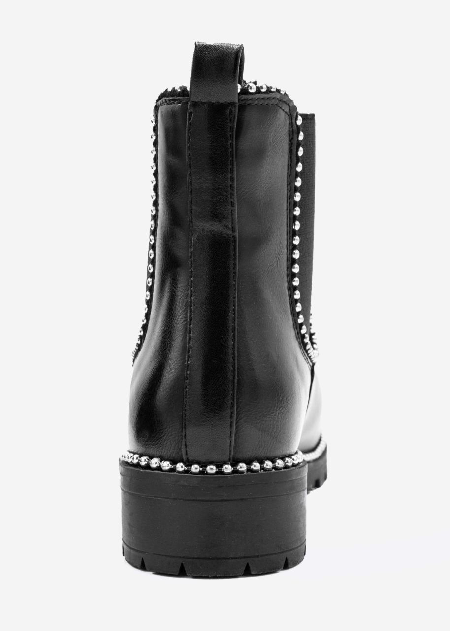 Chelsea-Boots mit kleinen Kugelnieten, schwarz