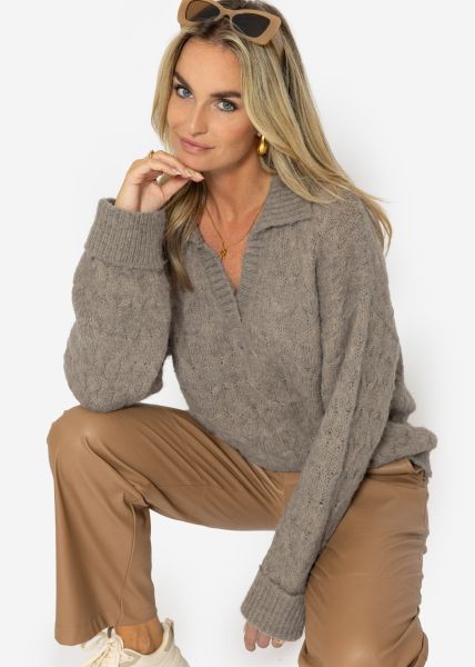 Flauschiger Zopfmuster-Pullover mit Kragen und V-Ausschnitt - taupe