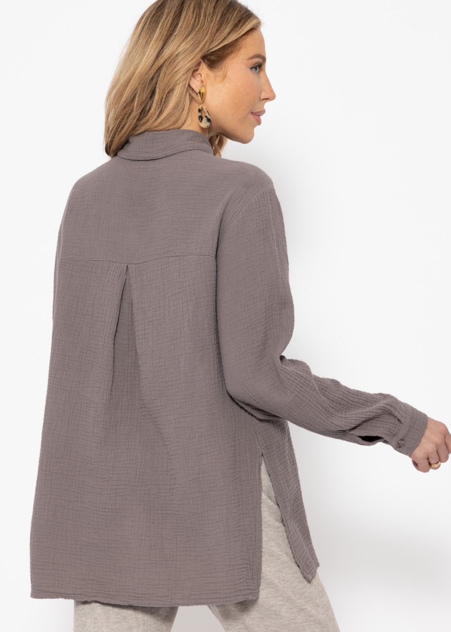 Klassisch geschnittene Bluse in Musselin - taupe