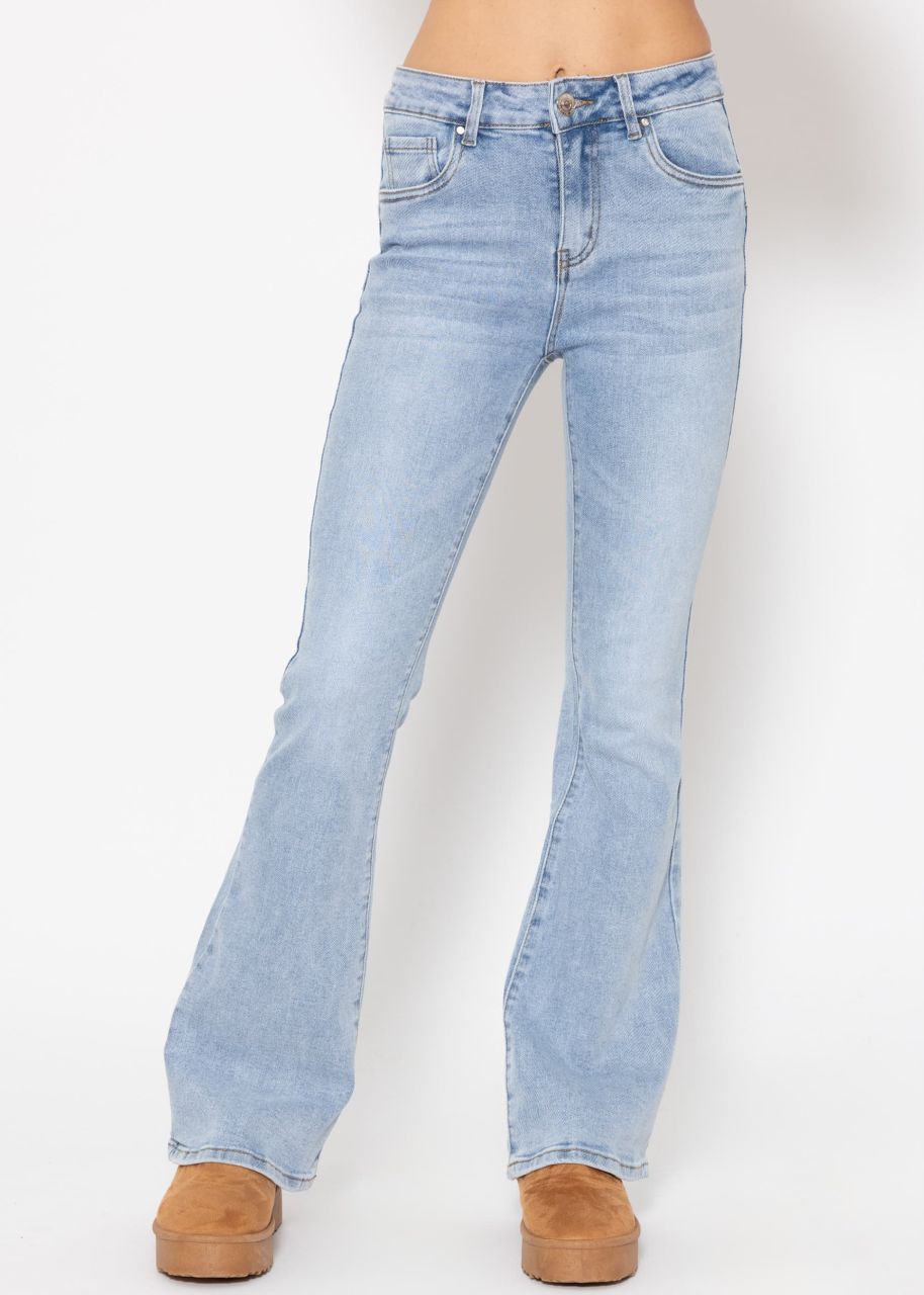 Flared Jeans mit heller Waschung - hellblau