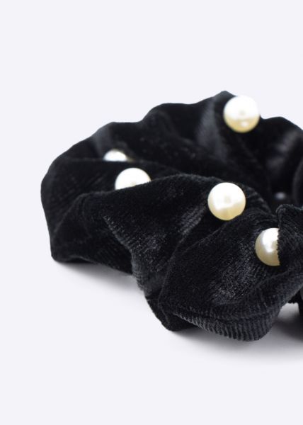 Scrunchie aus Velvet und mit Perlen, schwarz