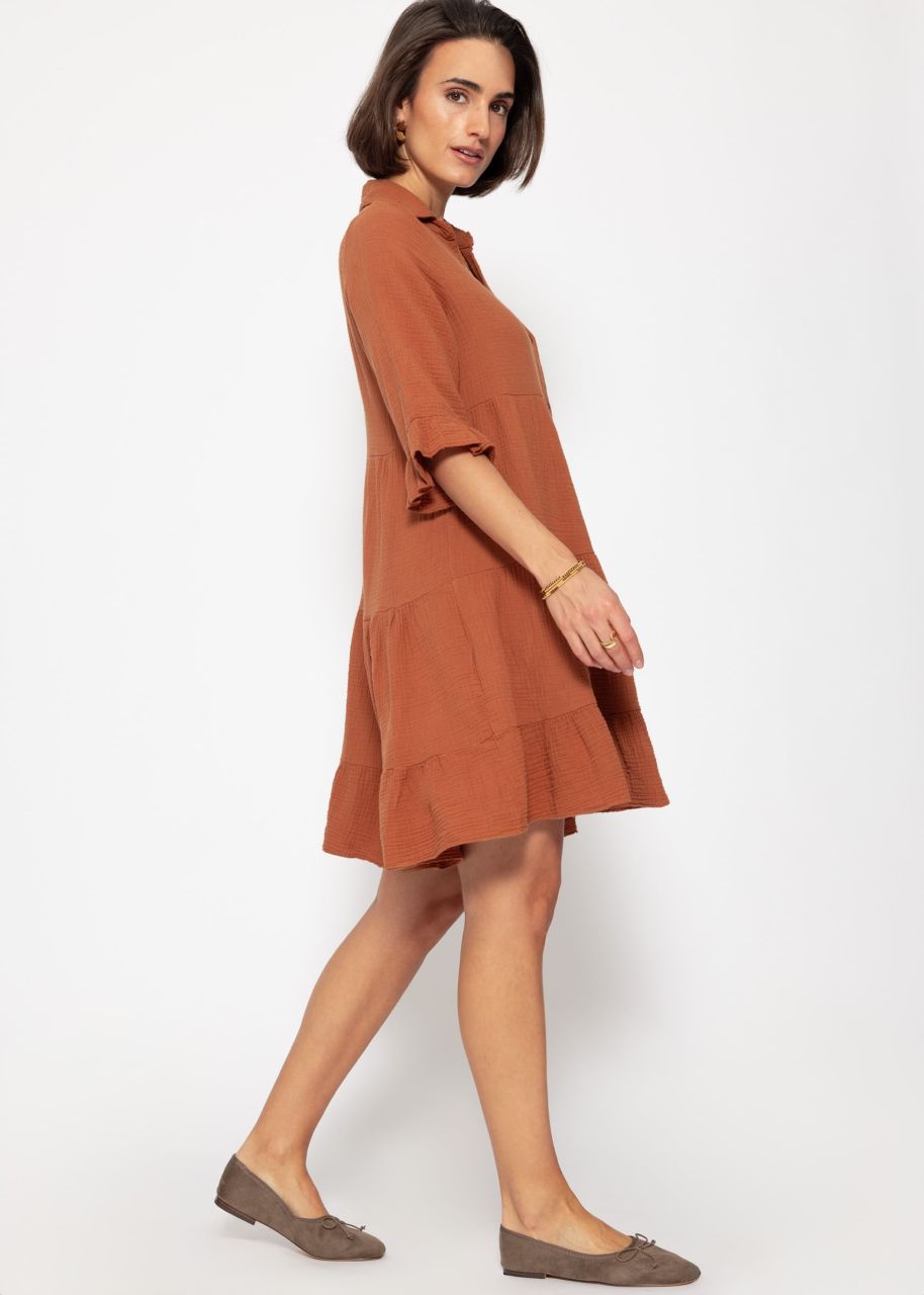 Musselin Kleid mit Volants - cognac