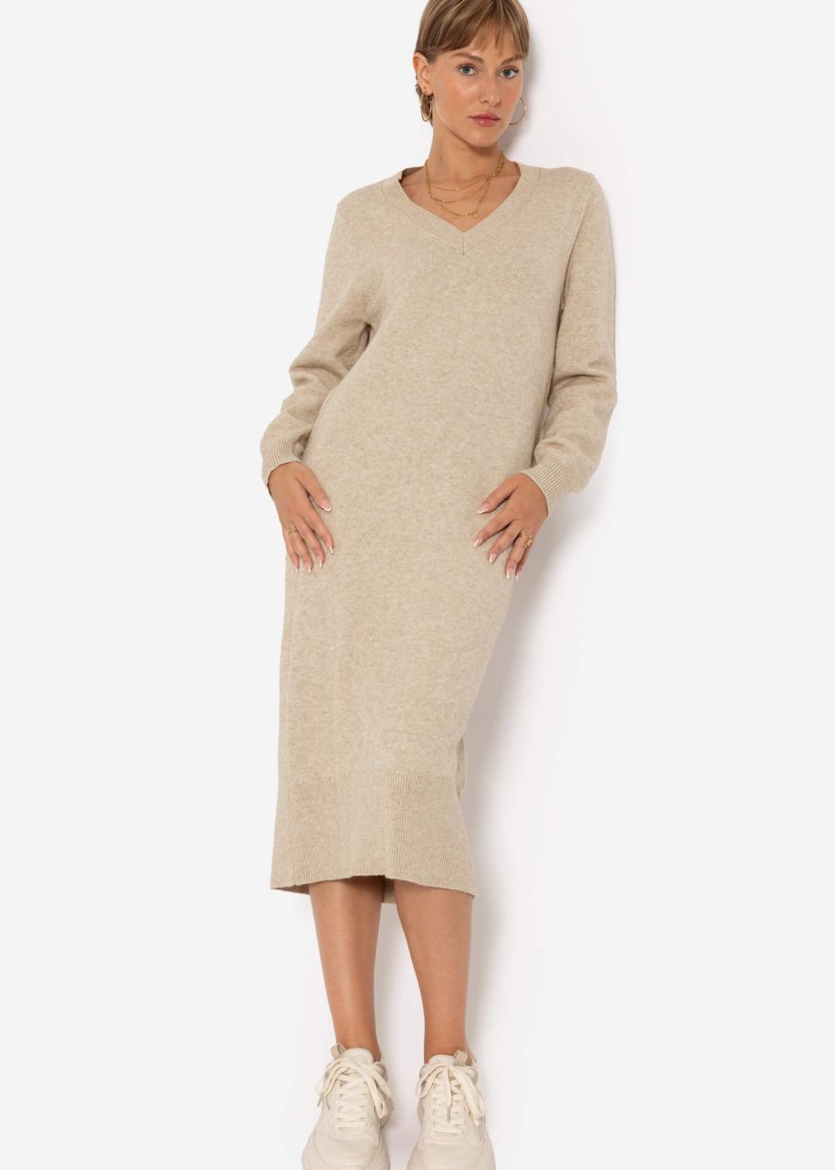 Langes Strickkleid mit V-Ausschnitt - beige