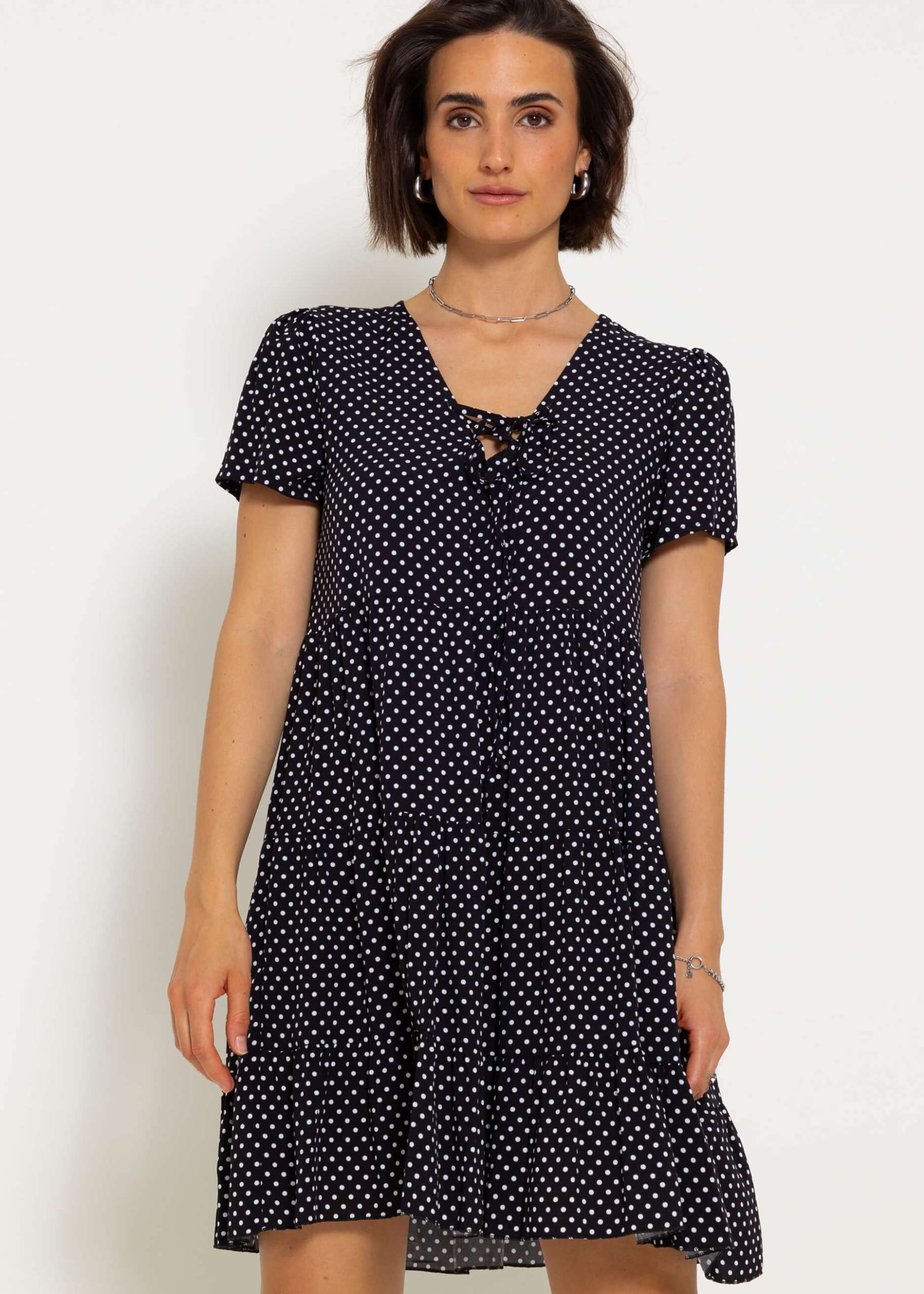 Luftiges Kleid mit Tupfen-Print - schwarz