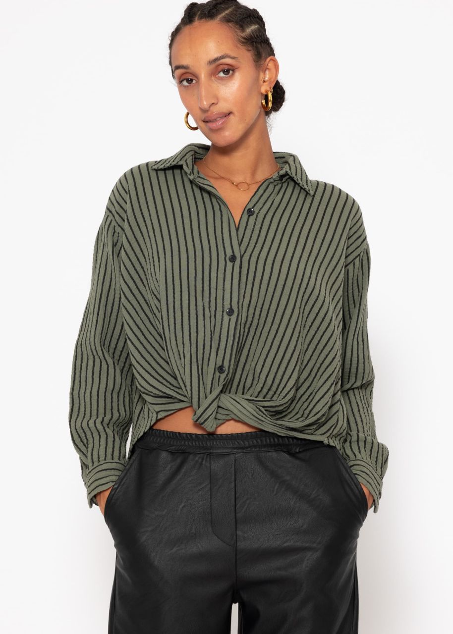 Gestreifte Musselin Bluse mit Knoten - khaki-schwarz