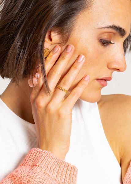 Feiner Ring mit Lochmuster, gold
