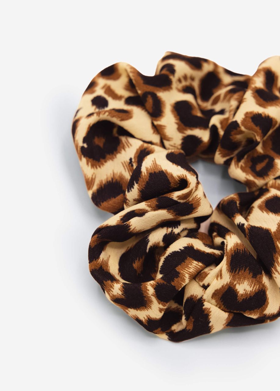 Satin-Scrunchie in Leo Print - braun