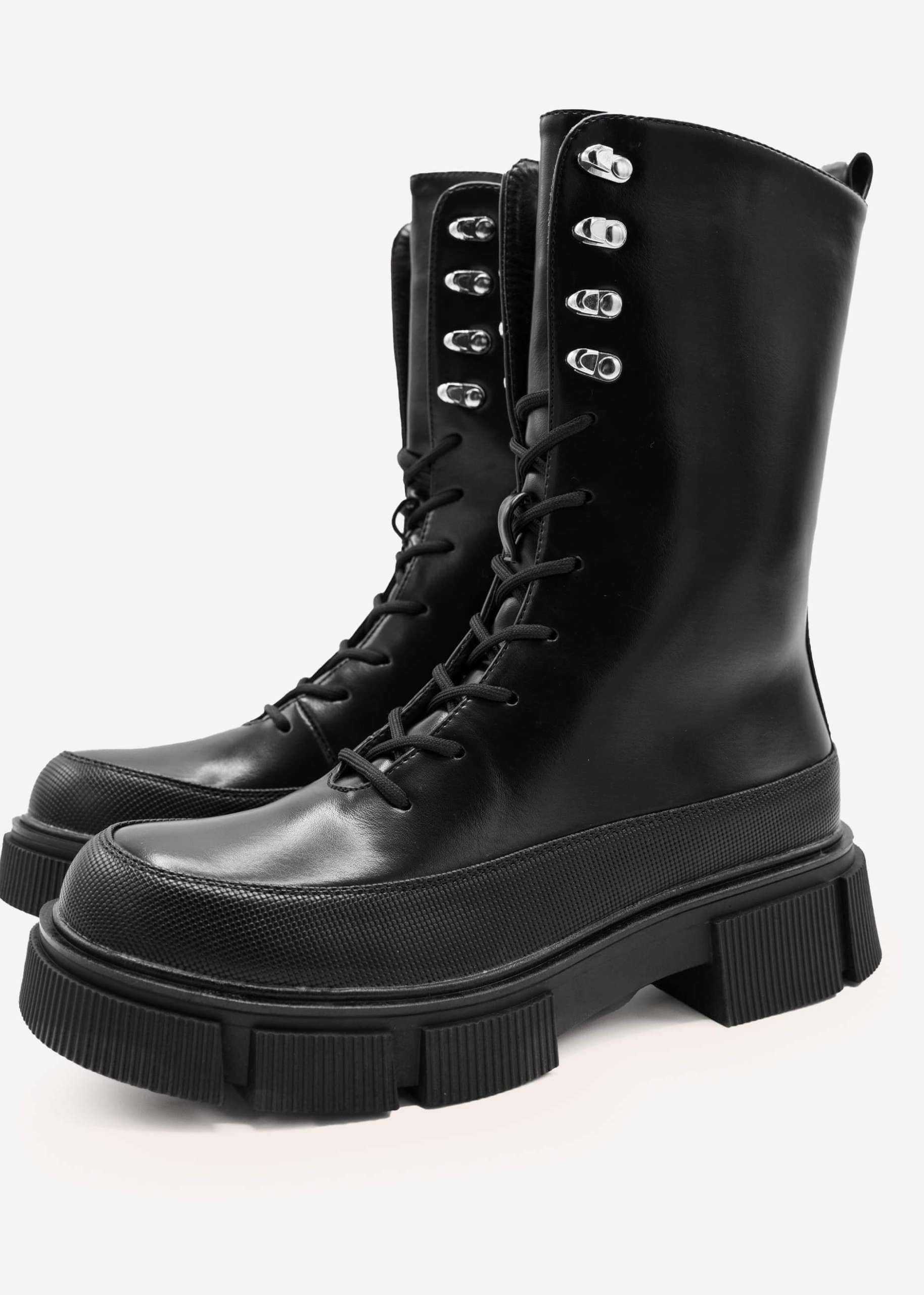 Plateau-Boots mit Schnürung, schwarz