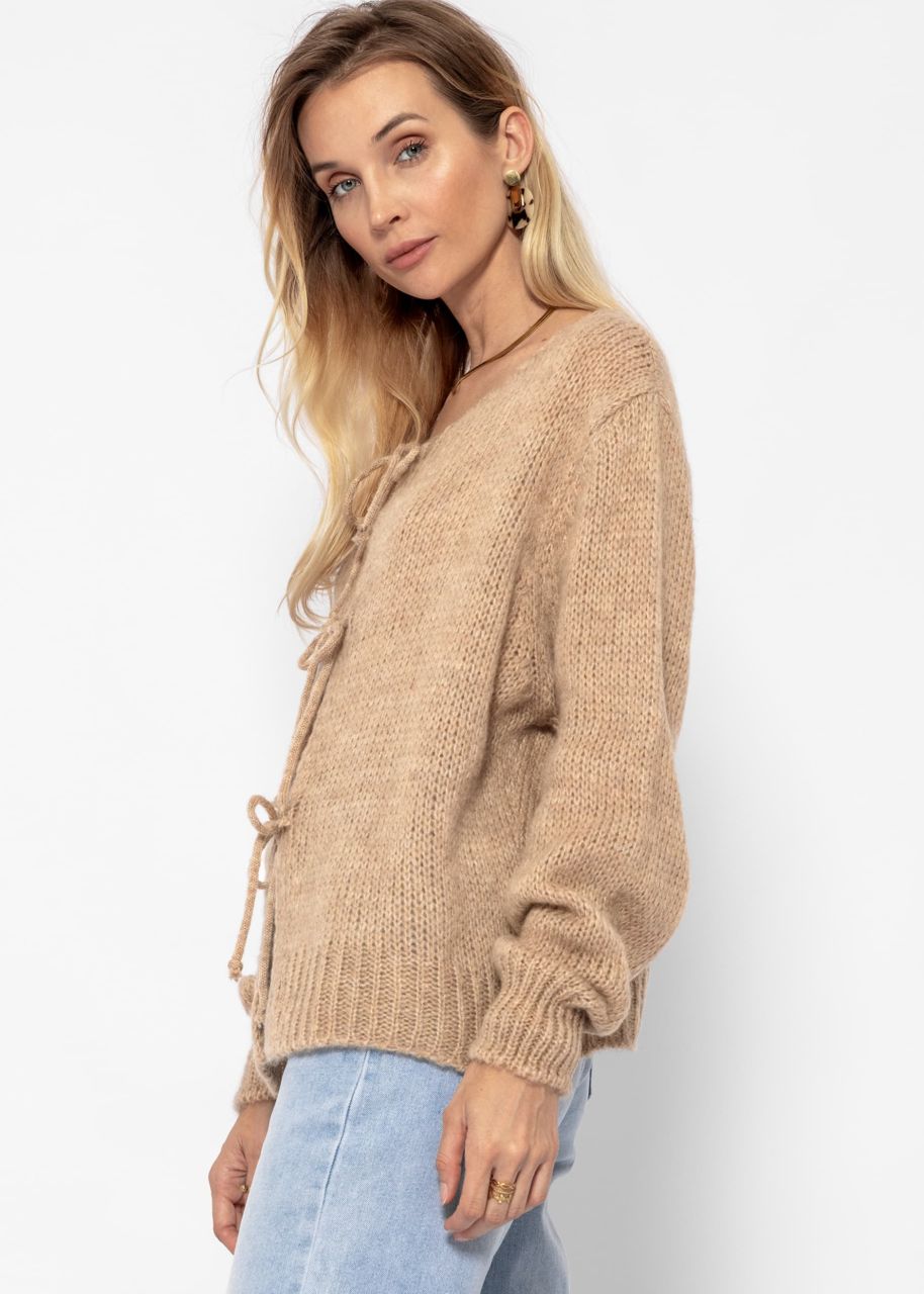 Strickjacke mit Schleifenverschluss - beige