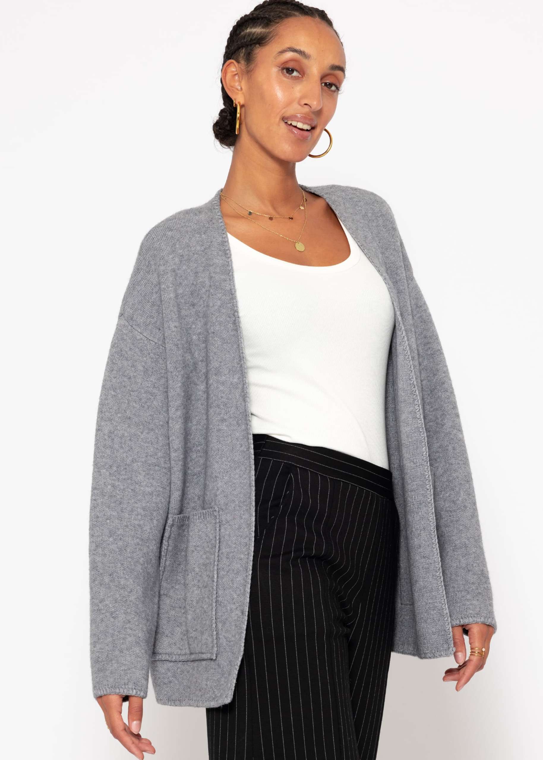 Offener Cardigan mit aufgesetzten Taschen - grau