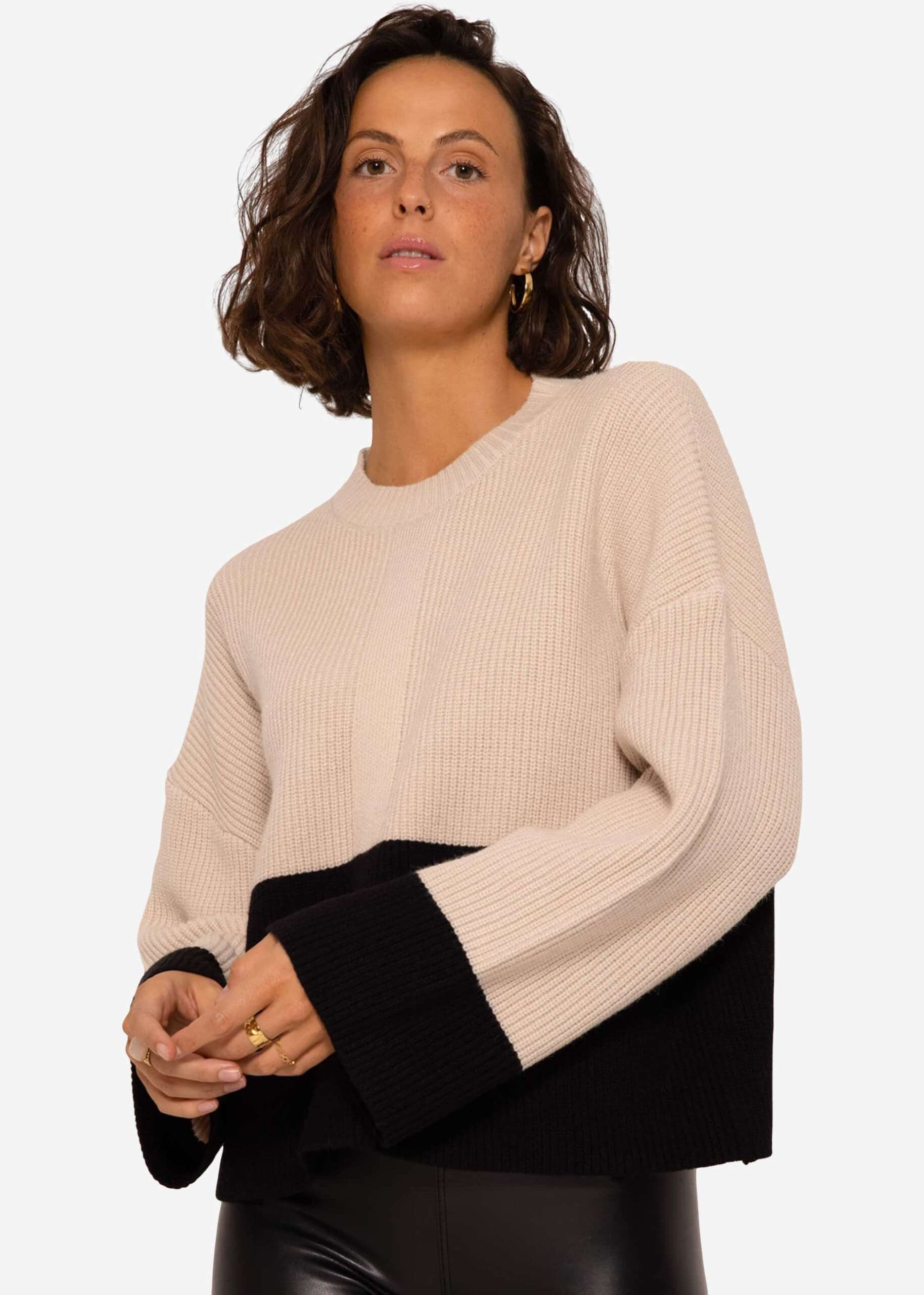 Pullover mit schwarzem Saum - beige