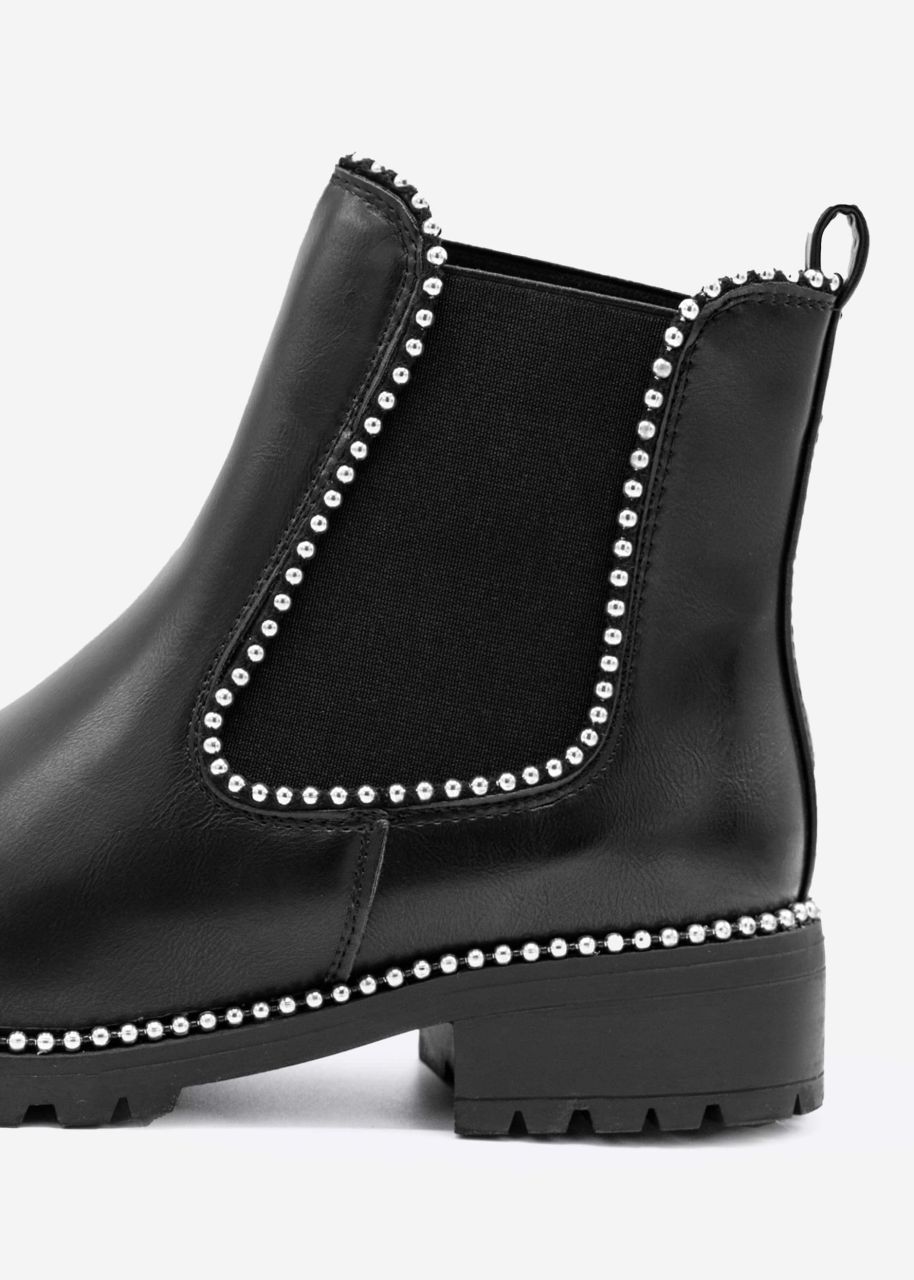 Chelsea-Boots mit kleinen Kugelnieten, schwarz