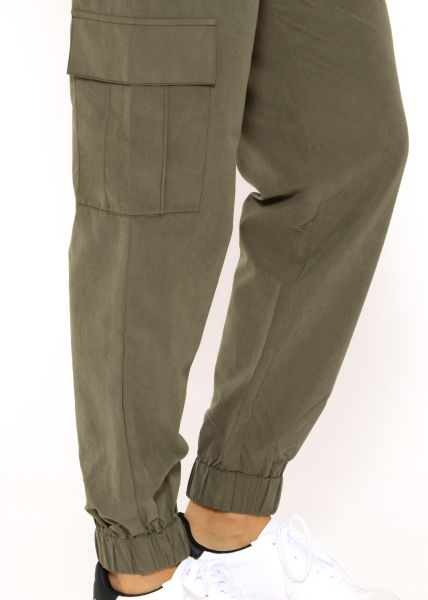 Hose mit aufgesetzten Taschen - khaki