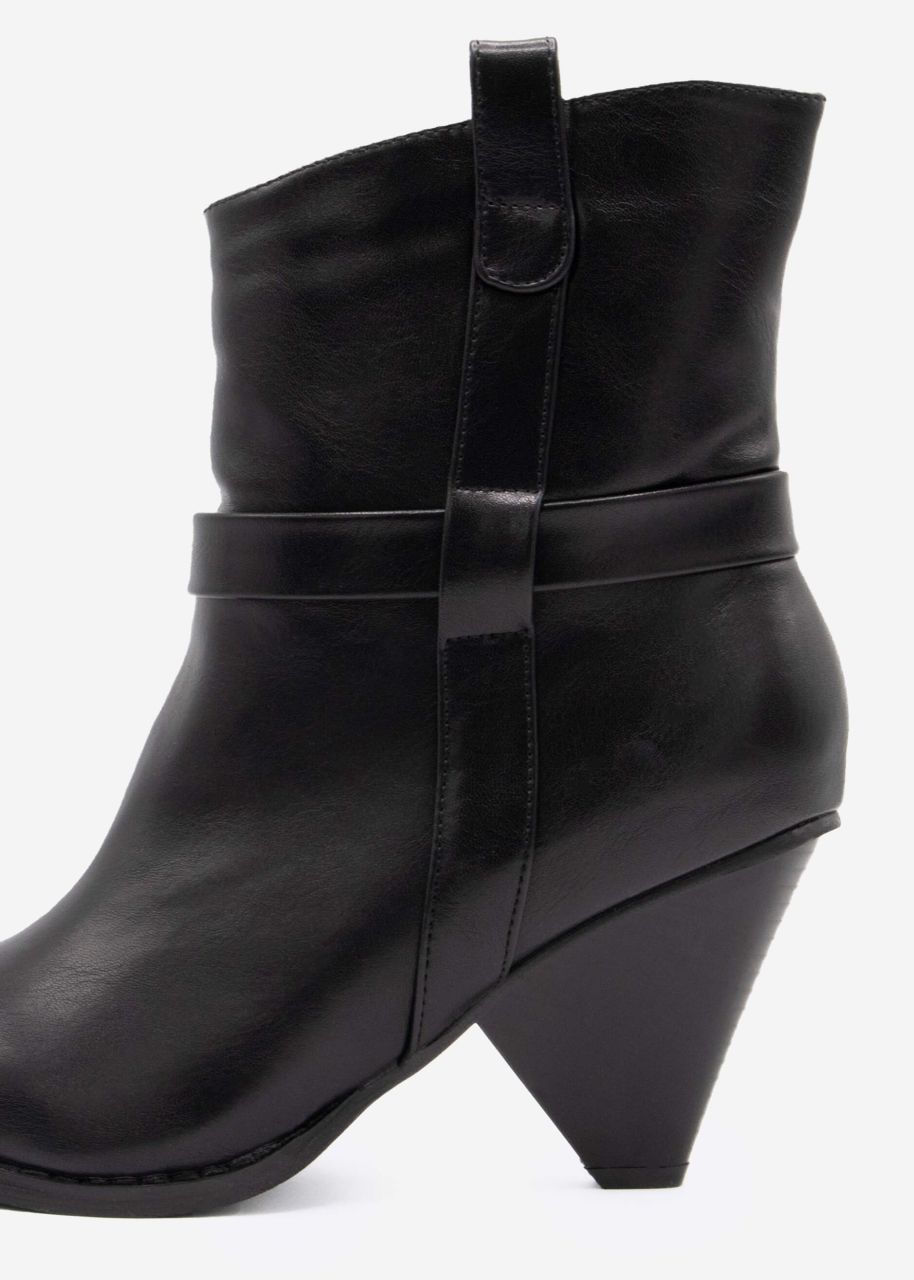 Boots mit silberner Spitze, schwarz