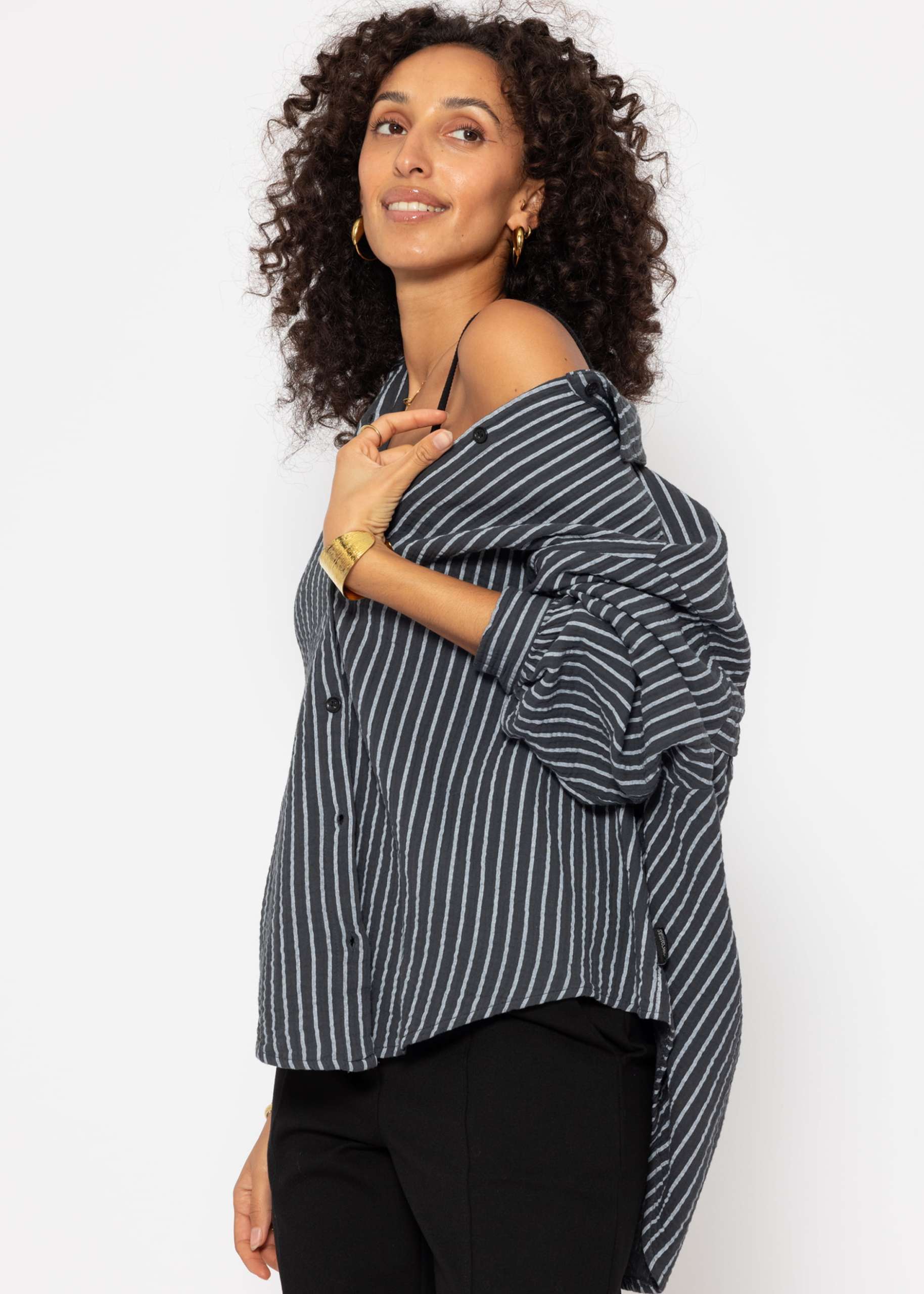 Oversize Musselin Bluse mit hellen Streifen - grau