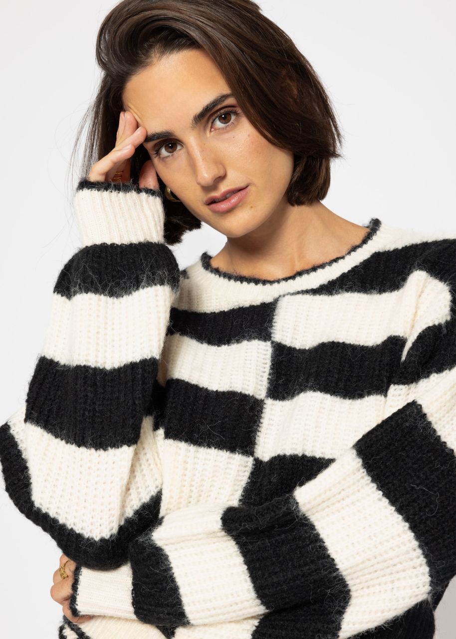 Flauschiger Pullover mit versetzten Blockstreifen - schwarz-offwhite