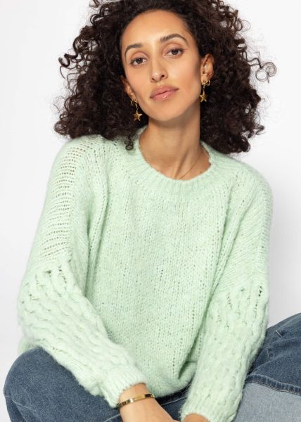 Flauschiger Strickpullover - salbeigrün