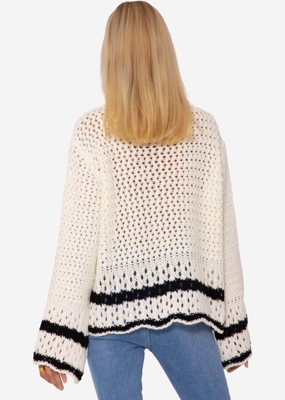 Grobgestrickter Pullover mit schwarzen Details - weiß
