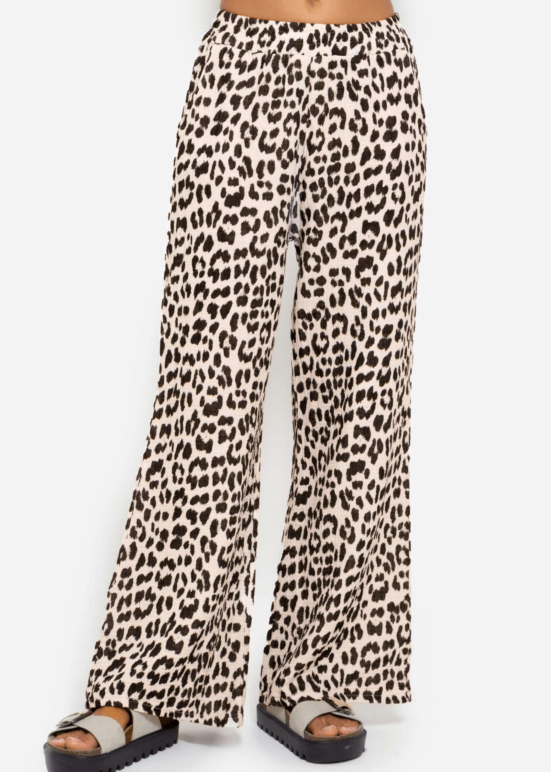 Musselin Pants mit weitem Bein in Leo Print - hellbeige