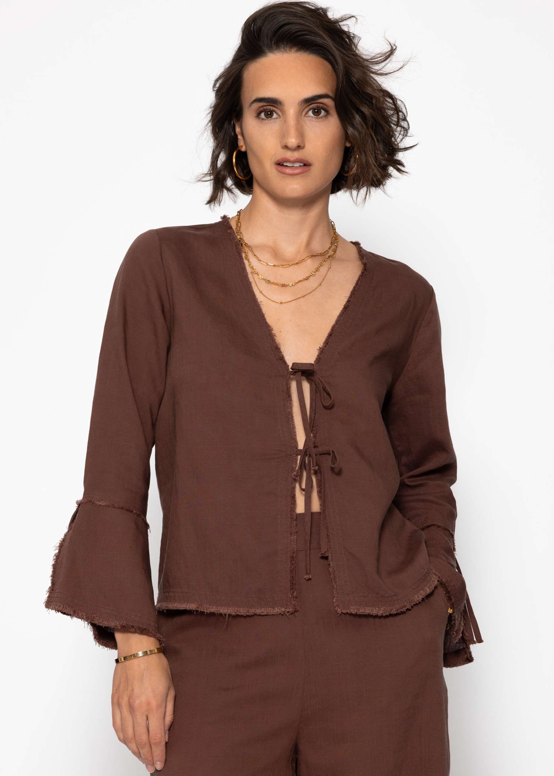 Leinen Bluse mit Trompetenärmel und Schleifenverschluss - braun
