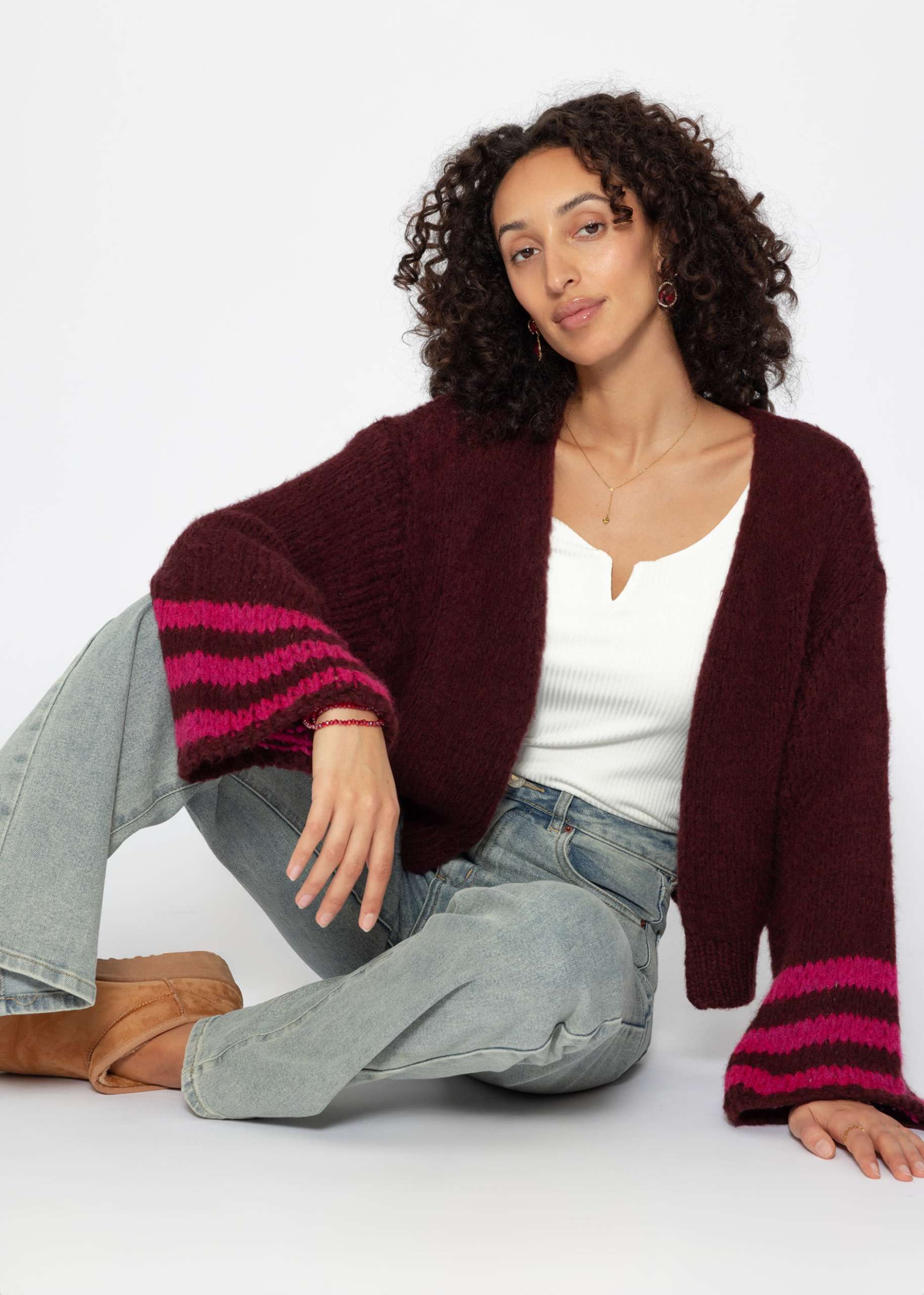 Cardigan mit gestreiftem Ärmelabschluss - burgundy