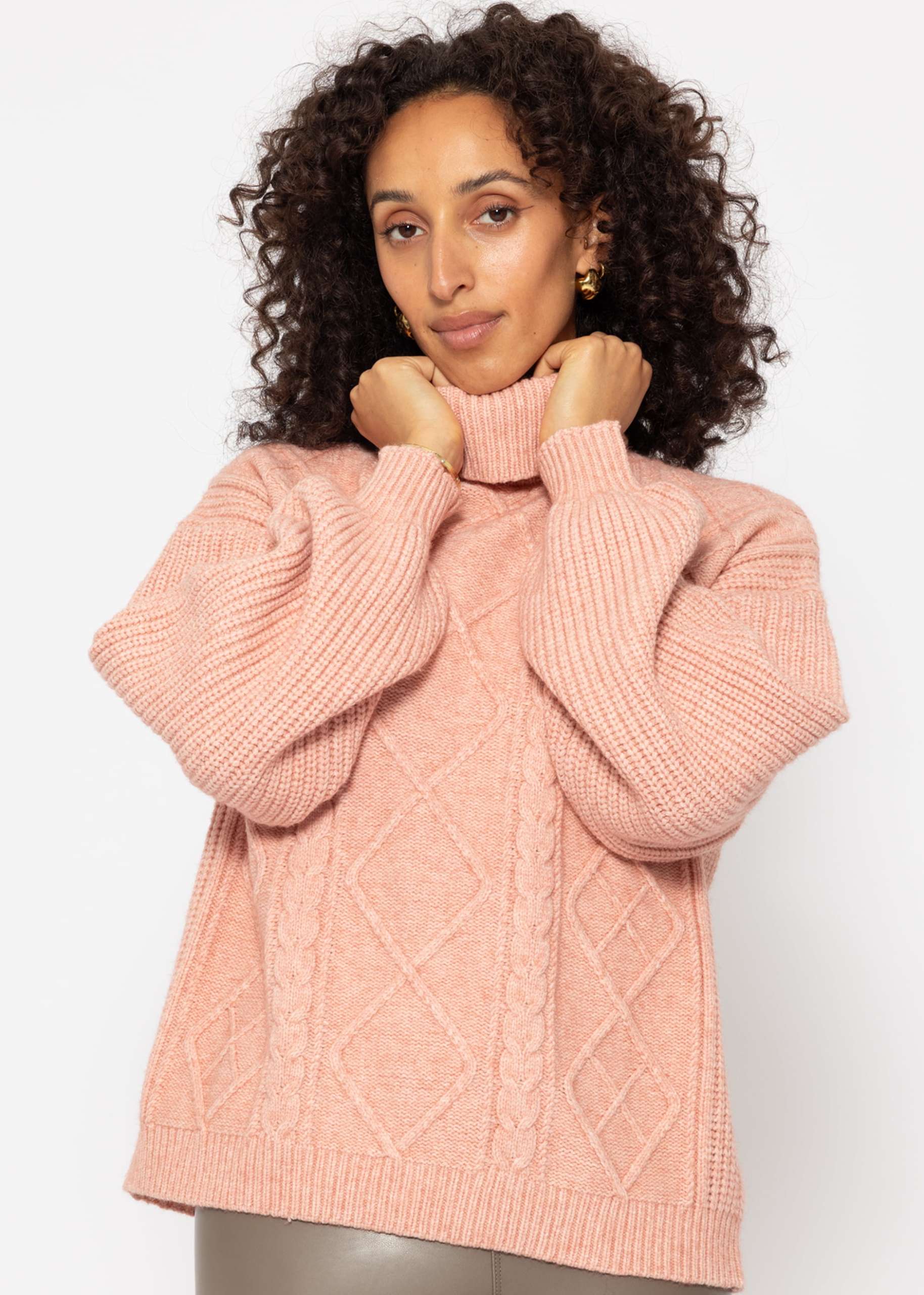 Rollkragenpullover mit Zopfmuster - rosa