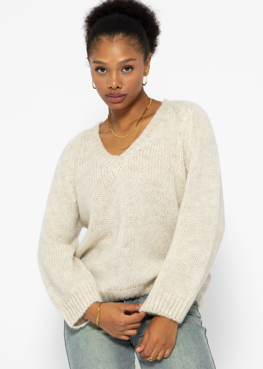 Klassischer Strickpullover mit V-Ausschnitt und Blende - beige