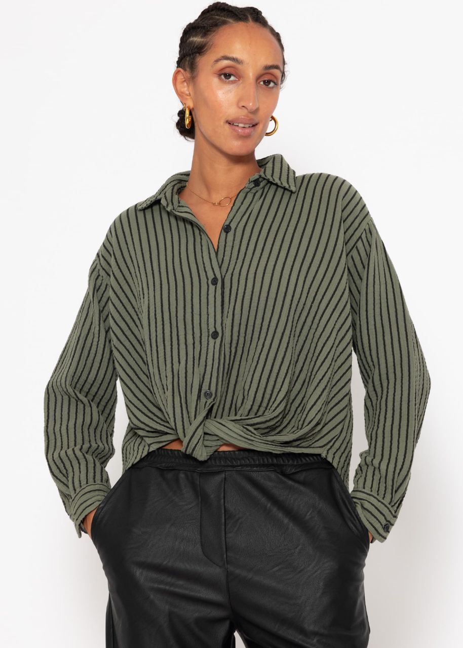 Gestreifte Musselin Bluse mit Knoten - khaki-schwarz