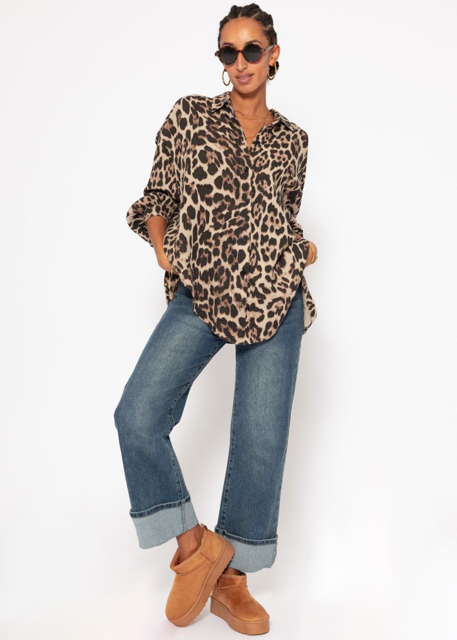 Oversize Musselin Bluse mit Leo-Print - hellbeige