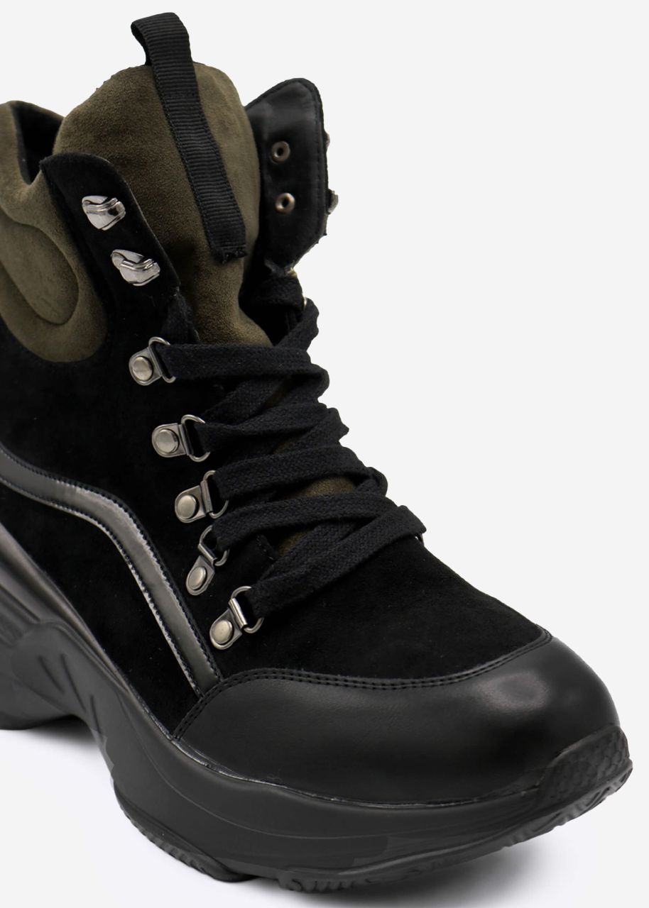 Boots mit khaki Detail, schwarz