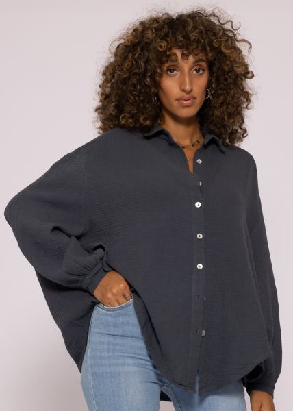Ultra oversize Musselin-Blusenhemd, kürzere Variante, dunkelgrau