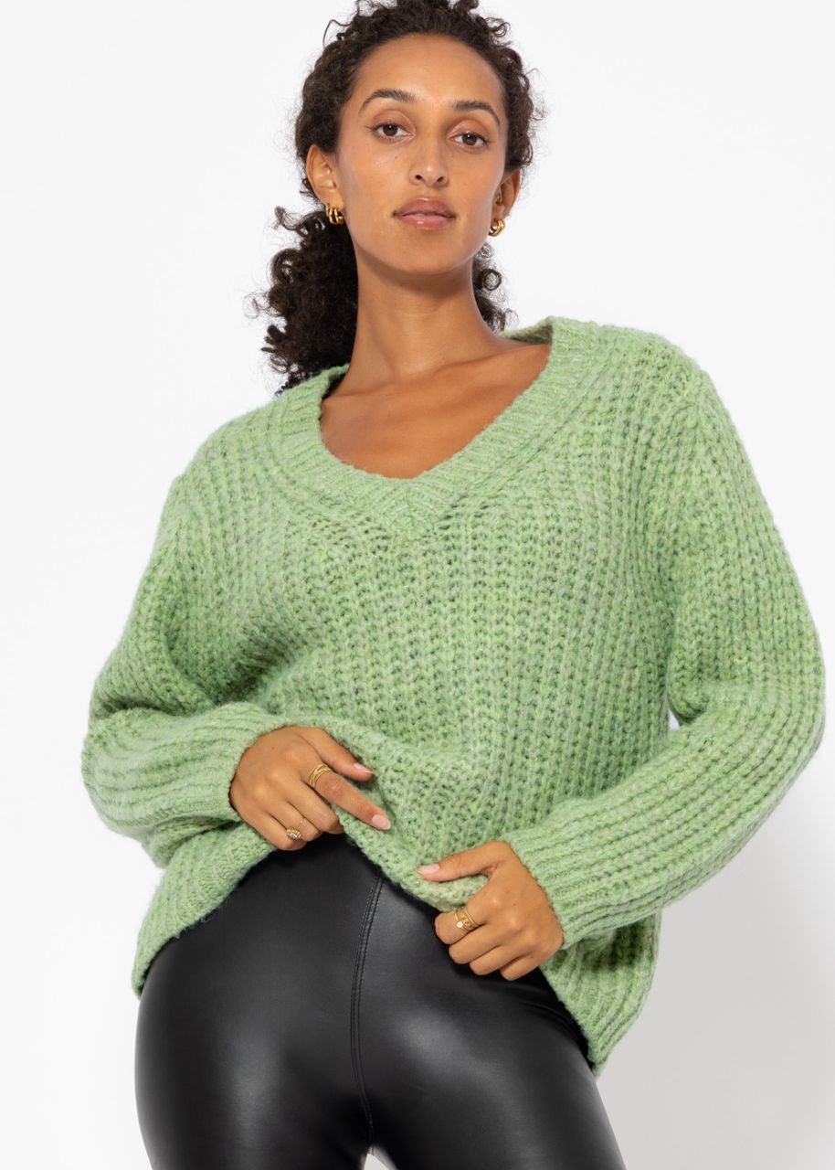 Oversize Grobstrick Pullover mit V-Ausschnitt - salbeigrün