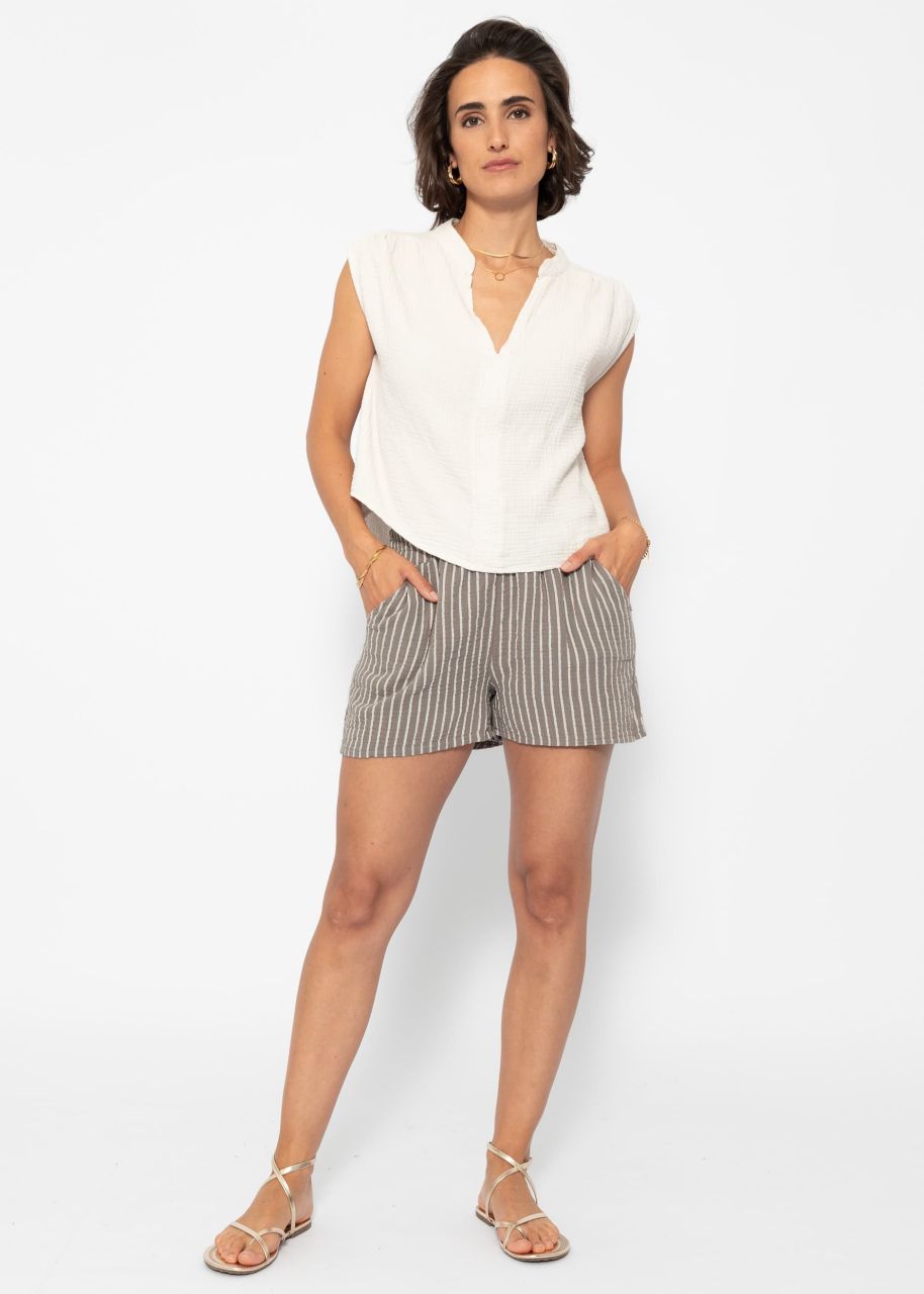 Gestreifte Musselin Shorts - taupe