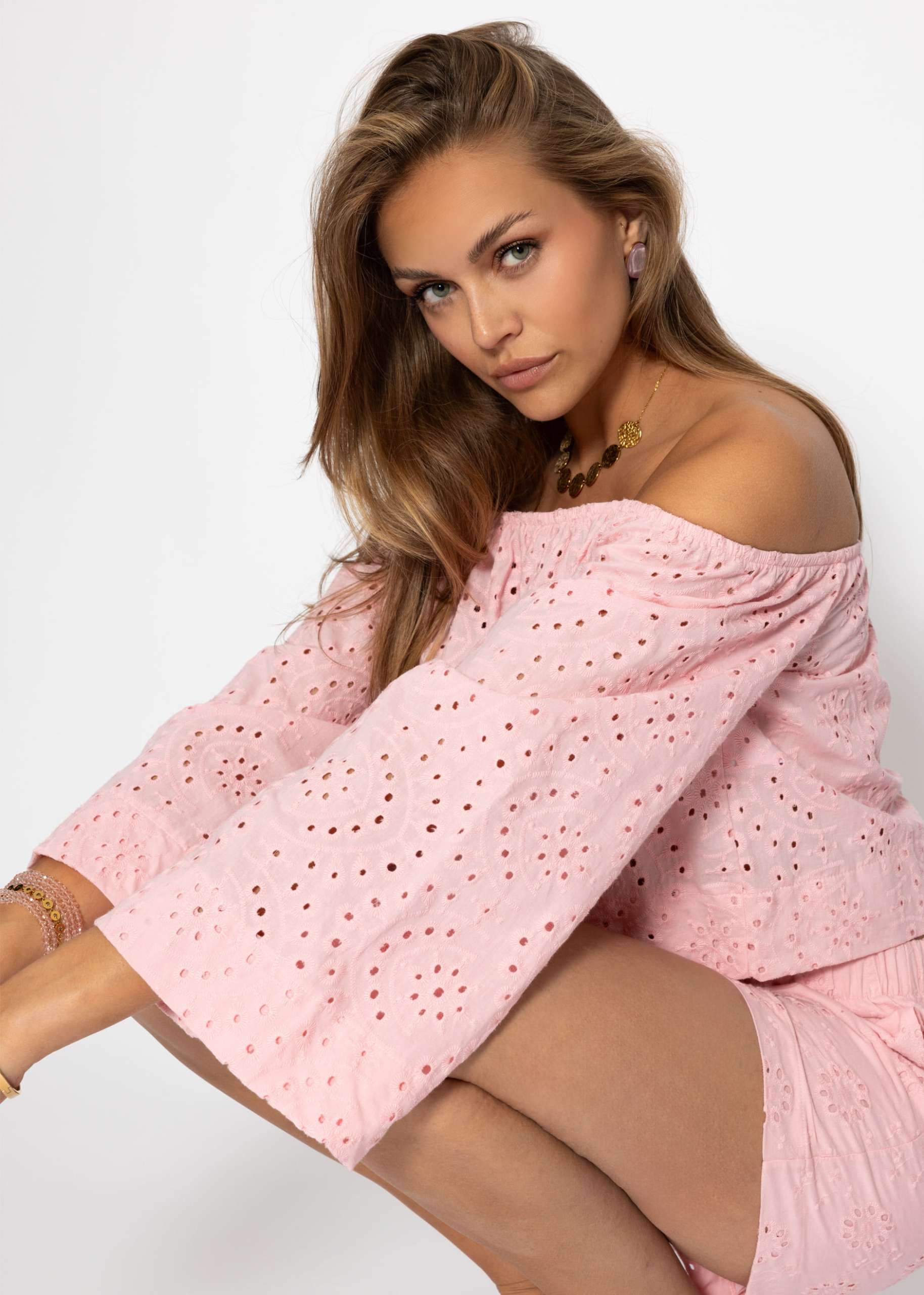 Schulterfreies Langarm Top mit Lochstickerei - rosa