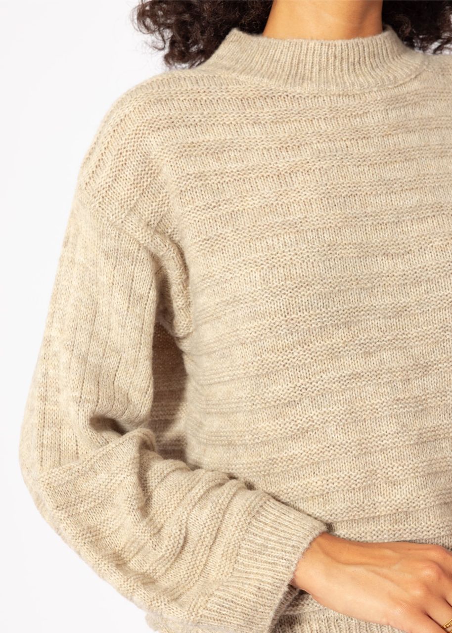 Strukturierter Pullover mit Rundhalsausschnitt - beige