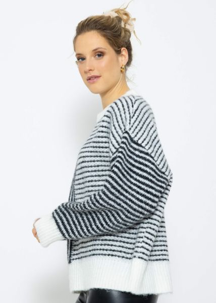 Pullover mit dünnen Streifen - schwarz-weiß