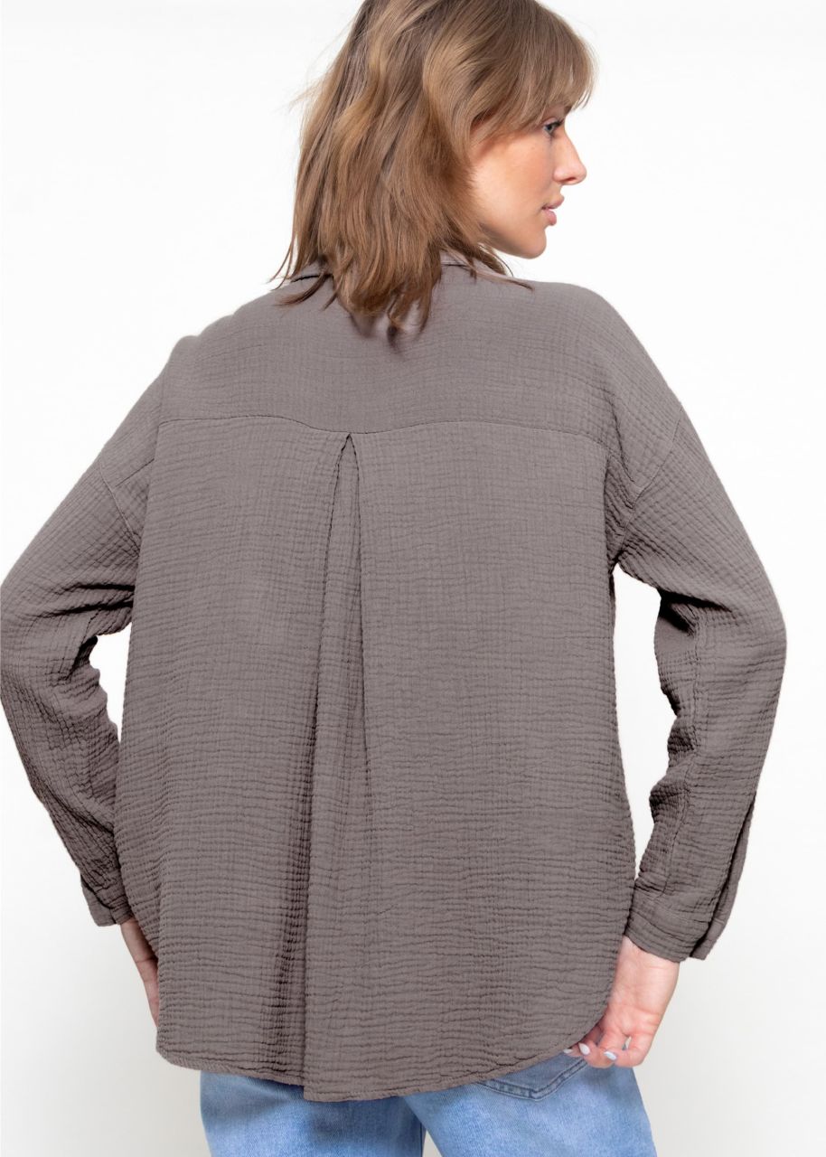 Oversize Musselin Bluse mit Brusttaschen - taupe