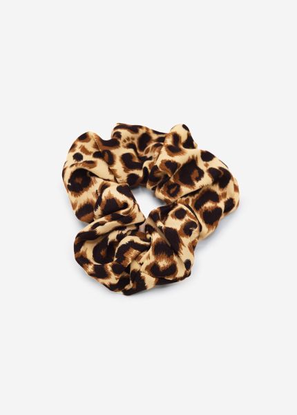 Satin-Scrunchie in Leo Print - braun