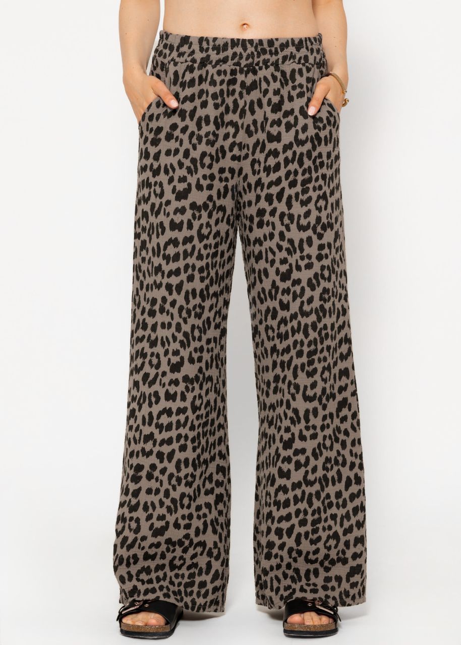 Musselin Pants mit weitem Bein in Leo-Print - taupe