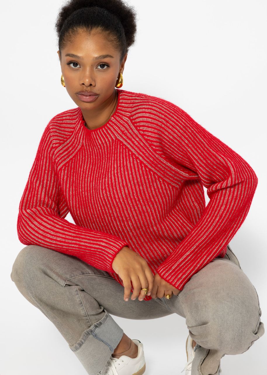 Zweifarbiger gerippter Pullover - rot-beige